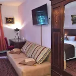 Attaché Hotel 3*