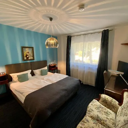 Hotel Attache