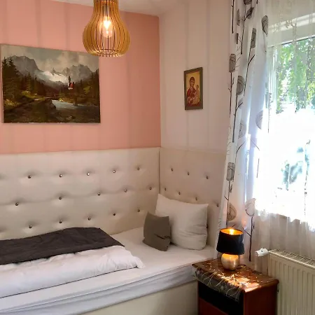 Attache Hotell 3*
