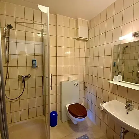 Attache Hotell 3*