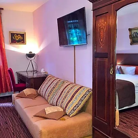 Attache Hotell