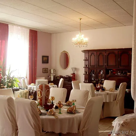 Attache Hotel 3*