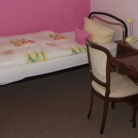 アタッシェ ホテル 3*