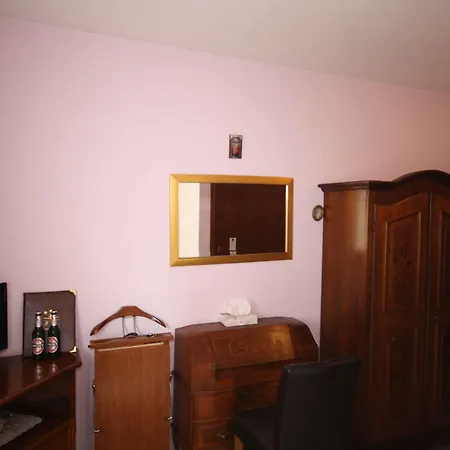 Attache Hotel 3*