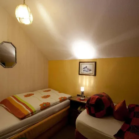 Attache Hotel 3*