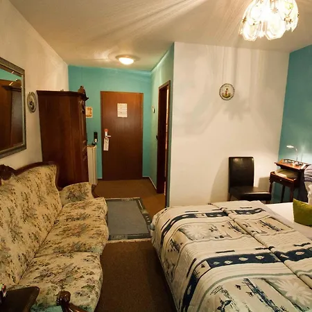 Hotel Attache