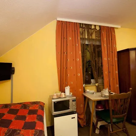 Hotel Attache