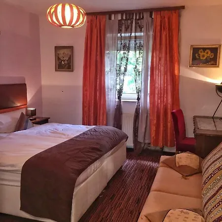 Hotell Attache 3*