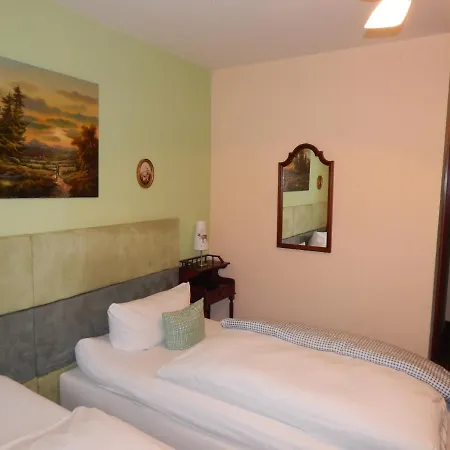 Attache Hotel 3*