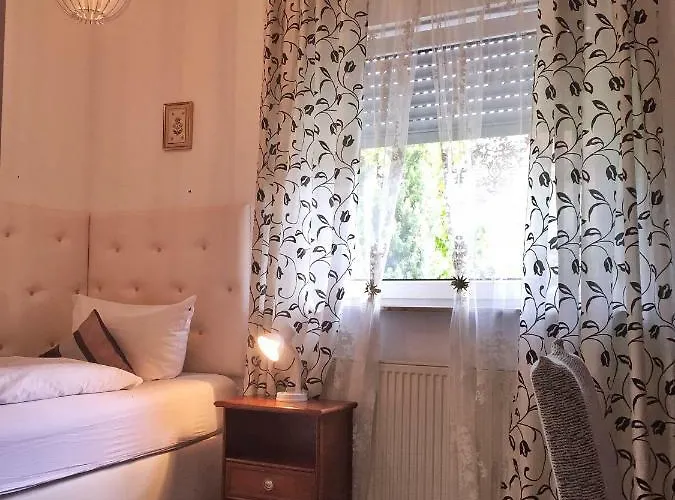 Szálloda Attaché 3*